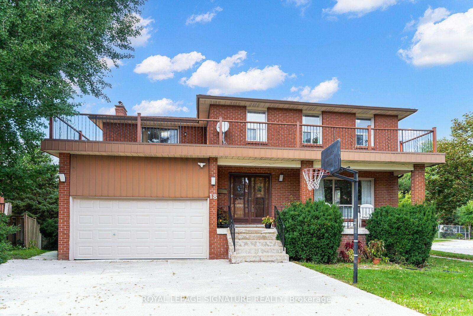 Property Photo:  18 Parravano Court  ON M2R 3S8 