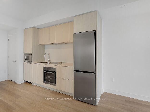 Property Photo: 86 Dundas Street E 1015 ON L5A 1W4