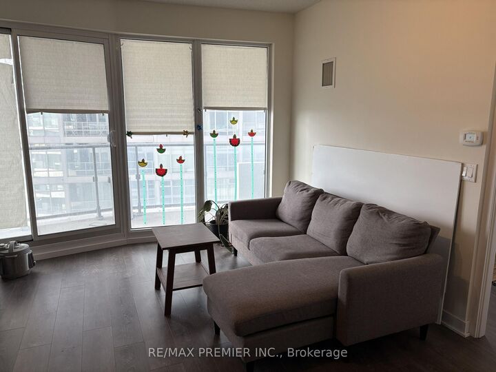 Property Photo:  2221 Yonge Street 3105  ON M4S 0B8 