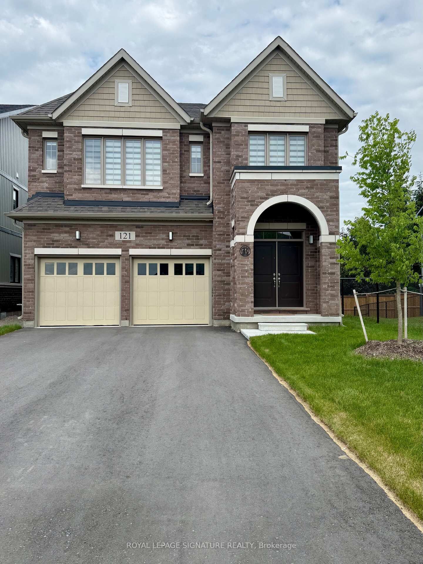 Property Photo:  121 Dingman Street  ON N0G 1A0 