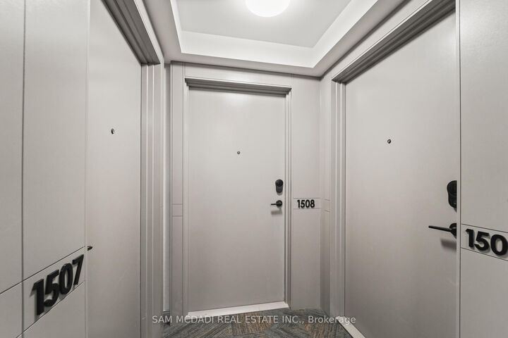 Property Photo:  4675 Metcalfe Avenue 1508  ON L5M 0Z8 
