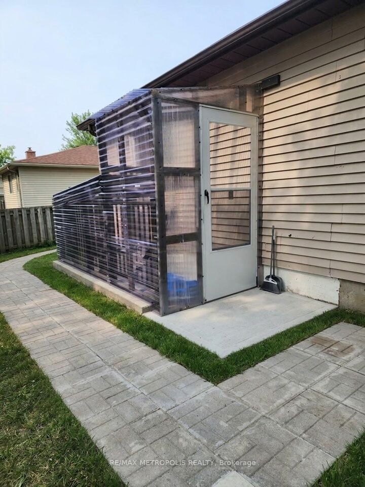 Property Photo: 65 Gloria Street ON L4N 5W5
