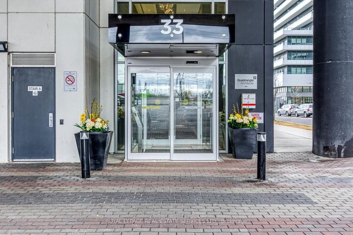 Property Photo:  33 Shore Breeze Drive 3706  ON M8V 0G1 