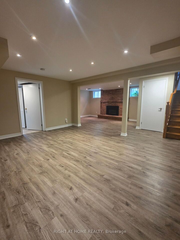 Property Photo: 250 Hemlock Drive ON L4A 5A5