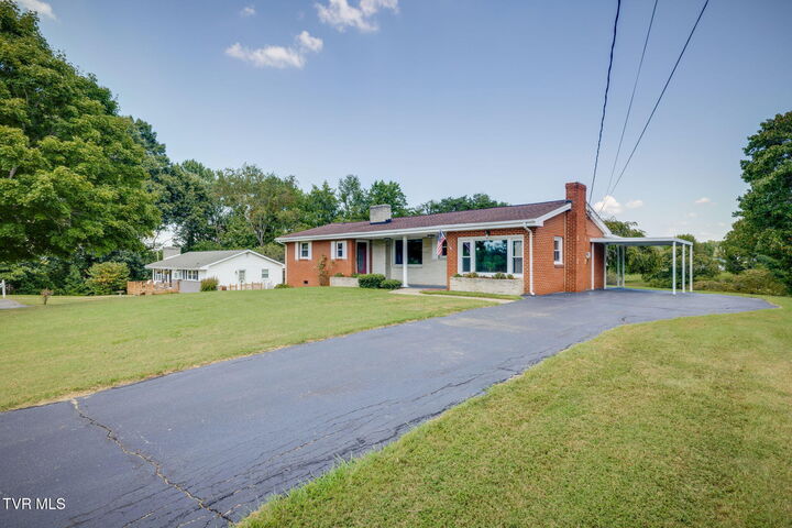 Property Photo:  124 Tall Oak Circle  TN 37601 