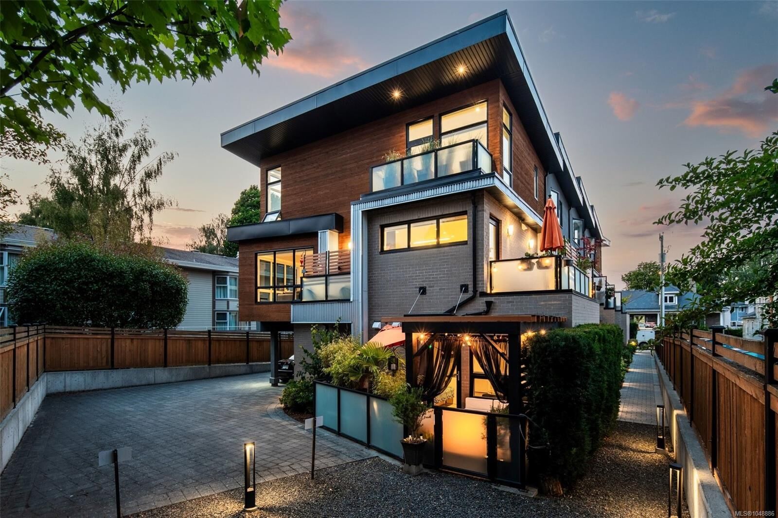 Property Photo:  549 Toronto St #5  BC V8V 1P1 