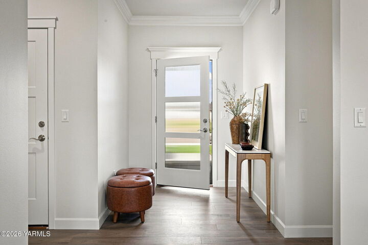 Property Photo: 4610 W Oak Ave WA 98903
