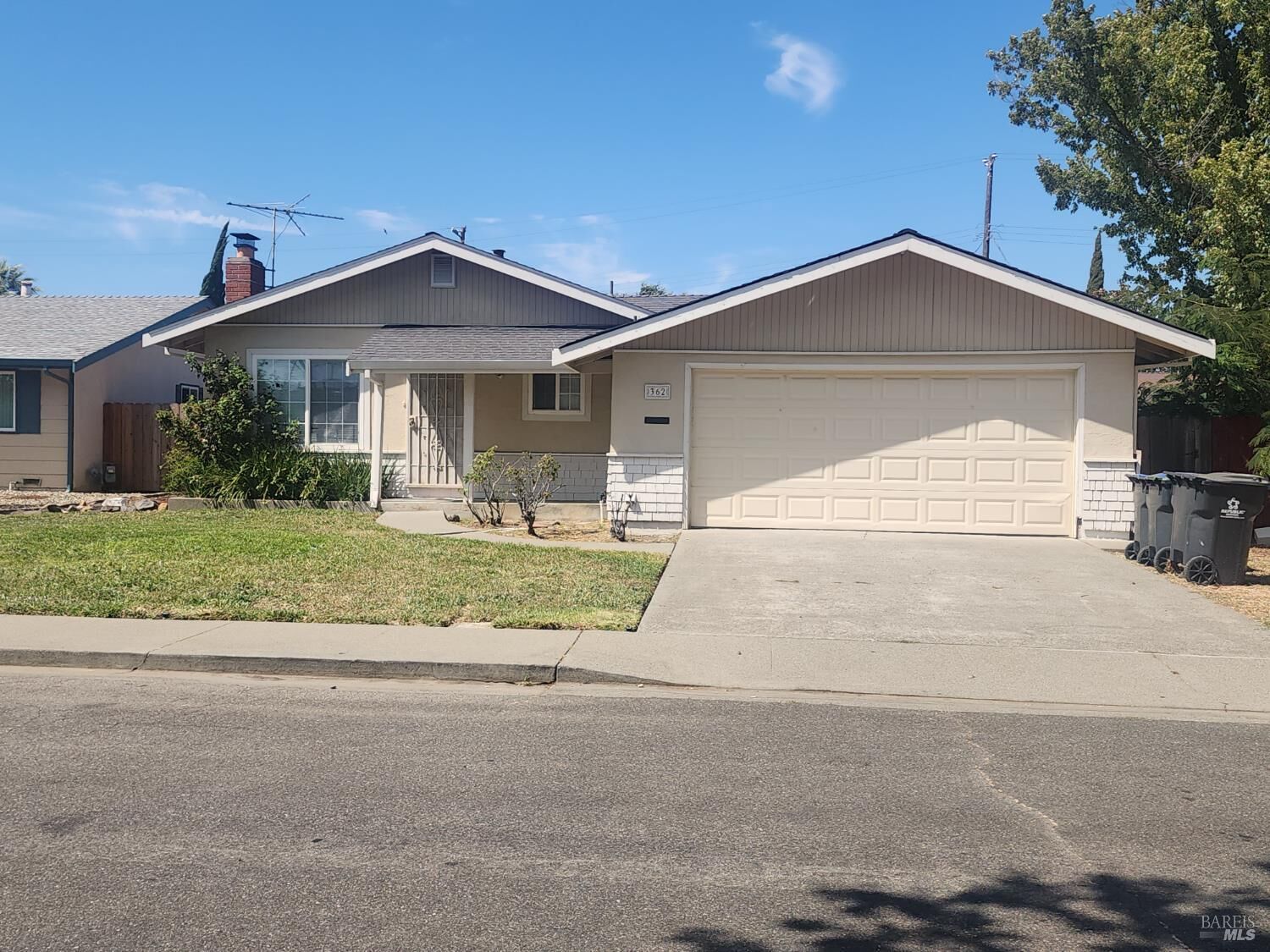Property Photo: 362 Tulip Street CA 94533
