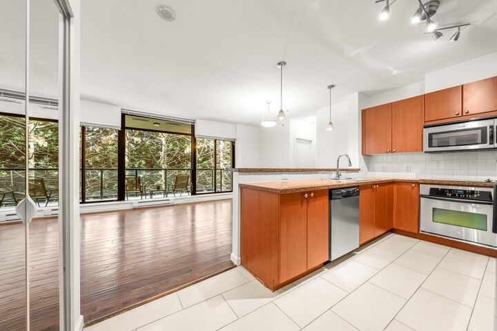 Property Photo:  11 E. Royal Avenue 402  BC V3L 0A8 