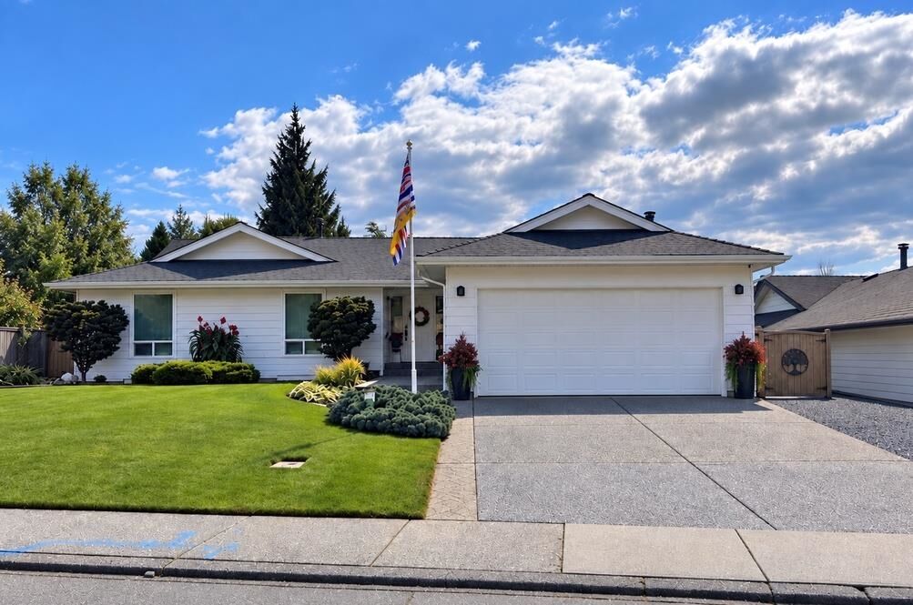 Property Photo:  31524 Sunnyside Crescent  BC V2T 4B3 