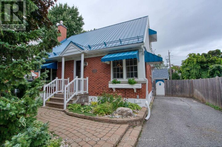 Property Photo: 1329 Larose Avenue ON K1Z 7X4