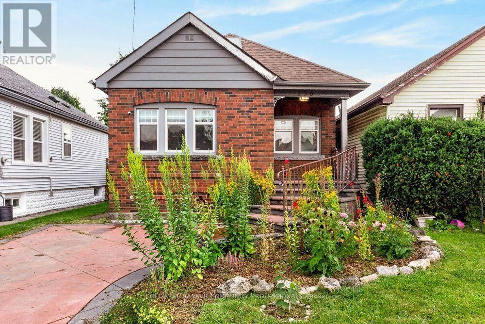 Property Photo:  136 Weir Street North  ON L8H 5E9 