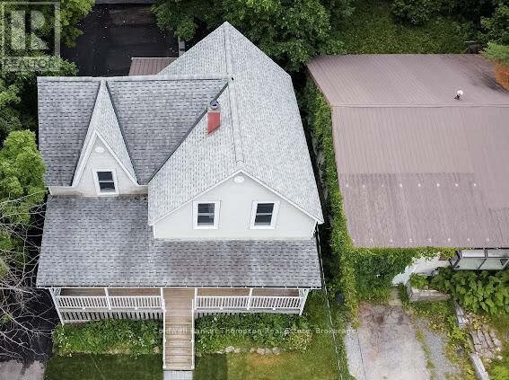 Property Photo: 5 Mary Street West 2 ON P1H 1W4