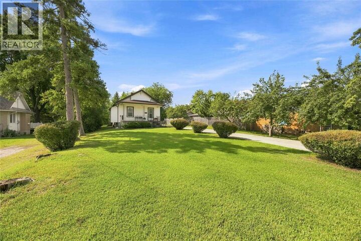 Property Photo: 873 Michigan Avenue ON N7V 1L7
