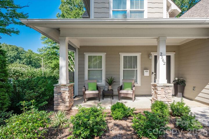 Property Photo:  2562 Roseview Lane  NC 28205 