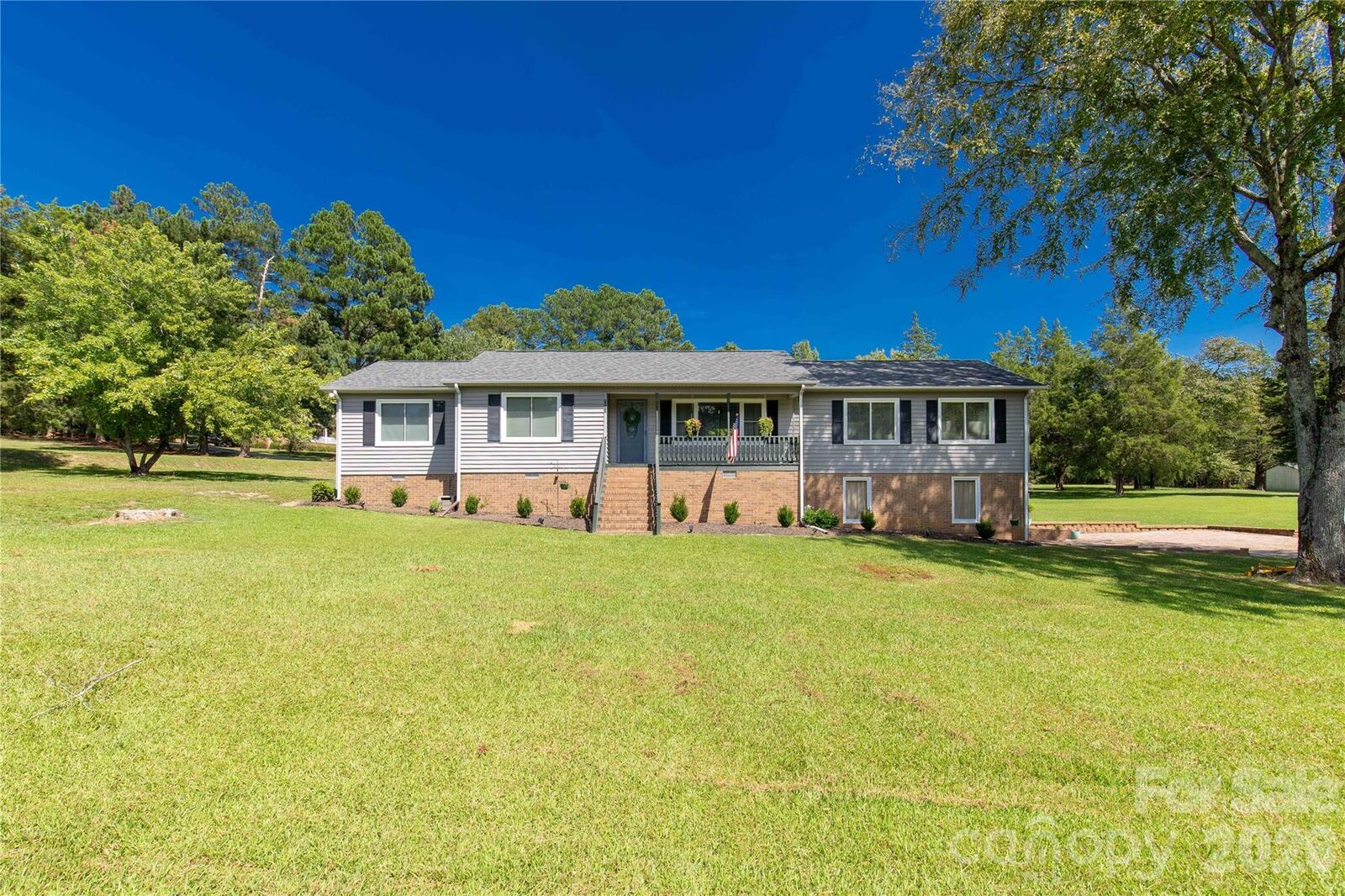 Property Photo: 1009 Hollow Road SC 29706