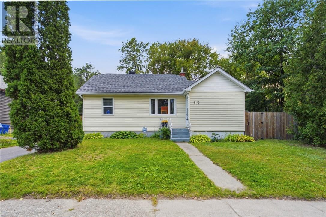 Property Photo:  33 Alder Street  ON P3C 4J9 