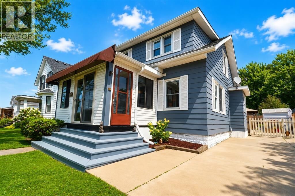 Property Photo:  438 Lyndoch Street  ON N0N 1G0 
