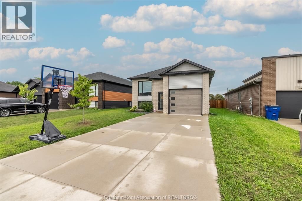 Property Photo: 198 Moonstone Crescent ON N7M 0S1