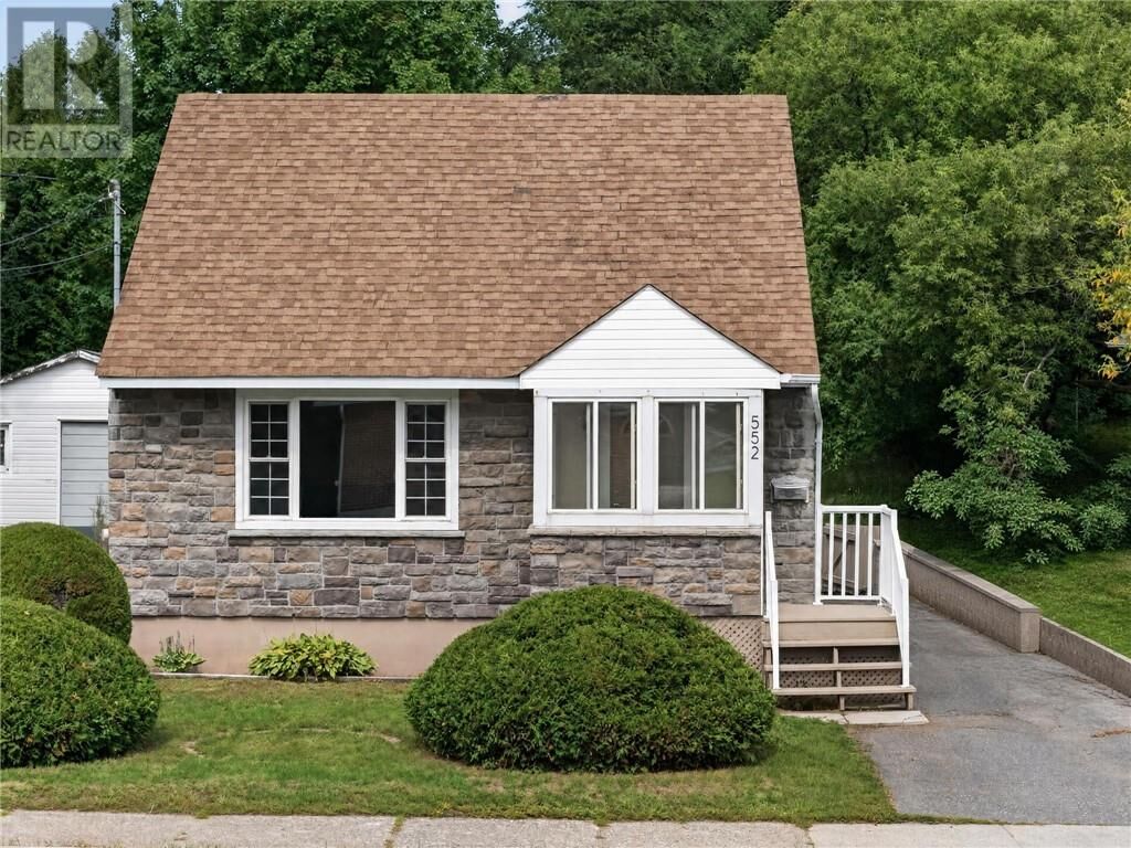 Property Photo:  552 Pine Street  ON P3C 1Y6 