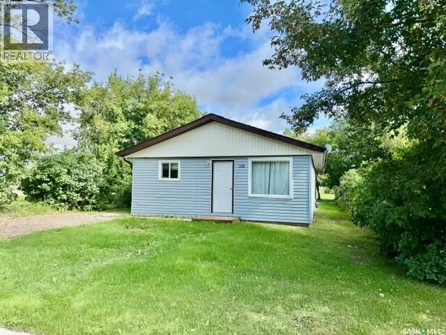 Property Photo: 102 1st Street SW SK S0K 4V0