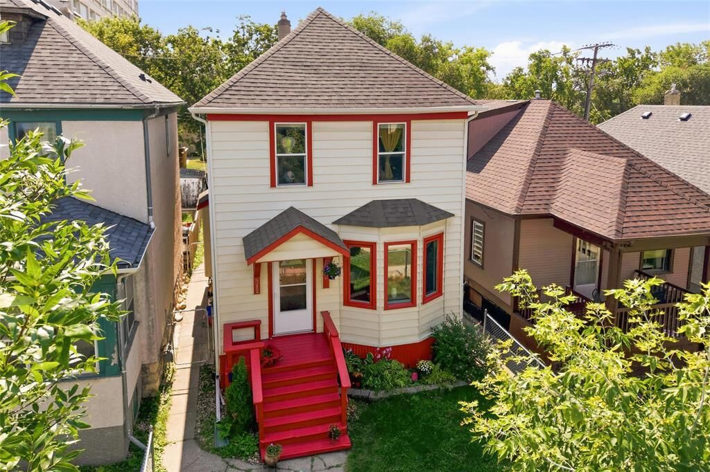 Property Photo: 312 Morley Avenue MB R3L 0Y5