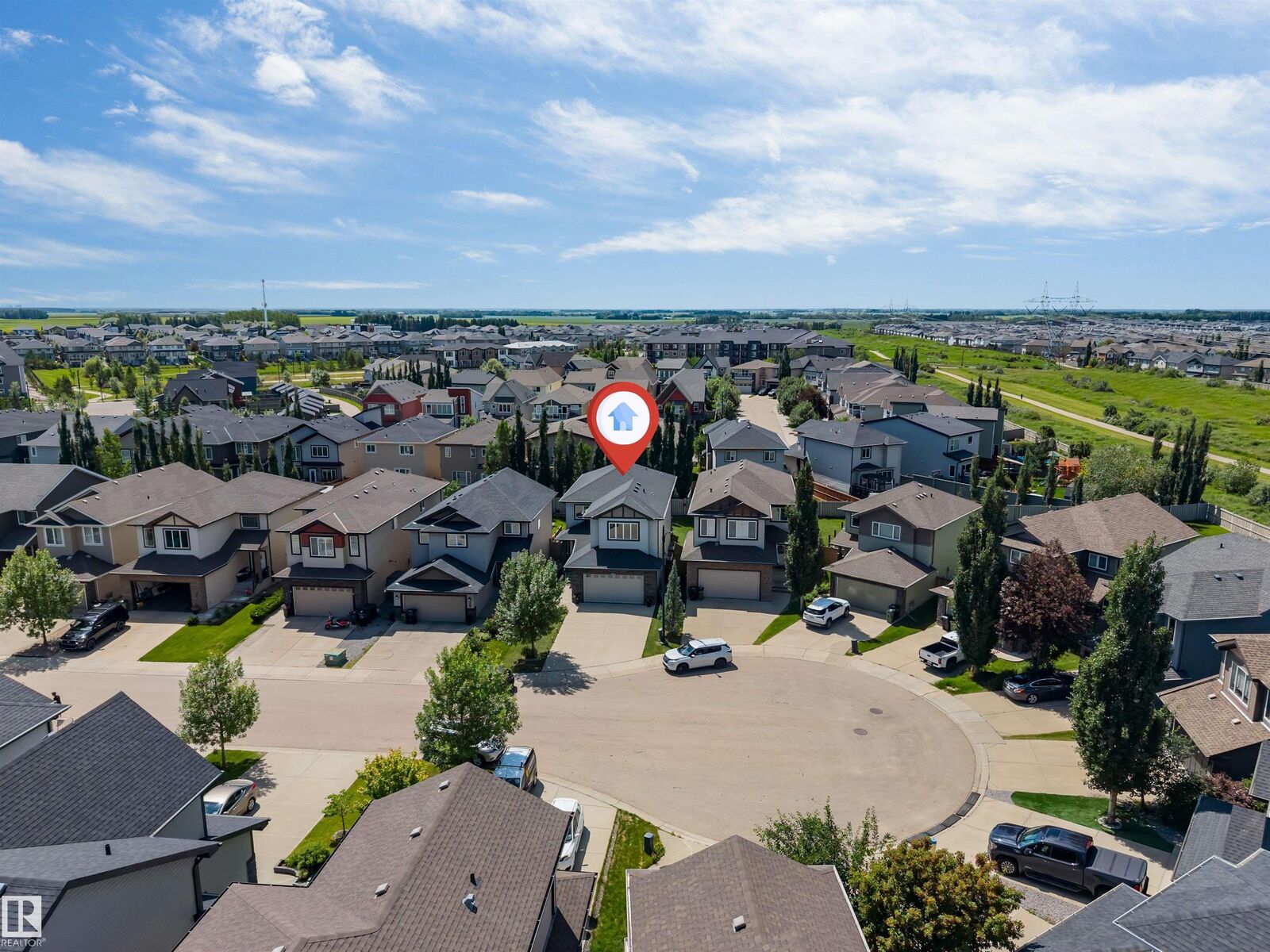 Property Photo:  3819 Claxton Close SW  AB T6W 1Y5 