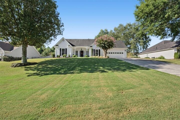 Property Photo: 5230 Jonathans Way GA 30040