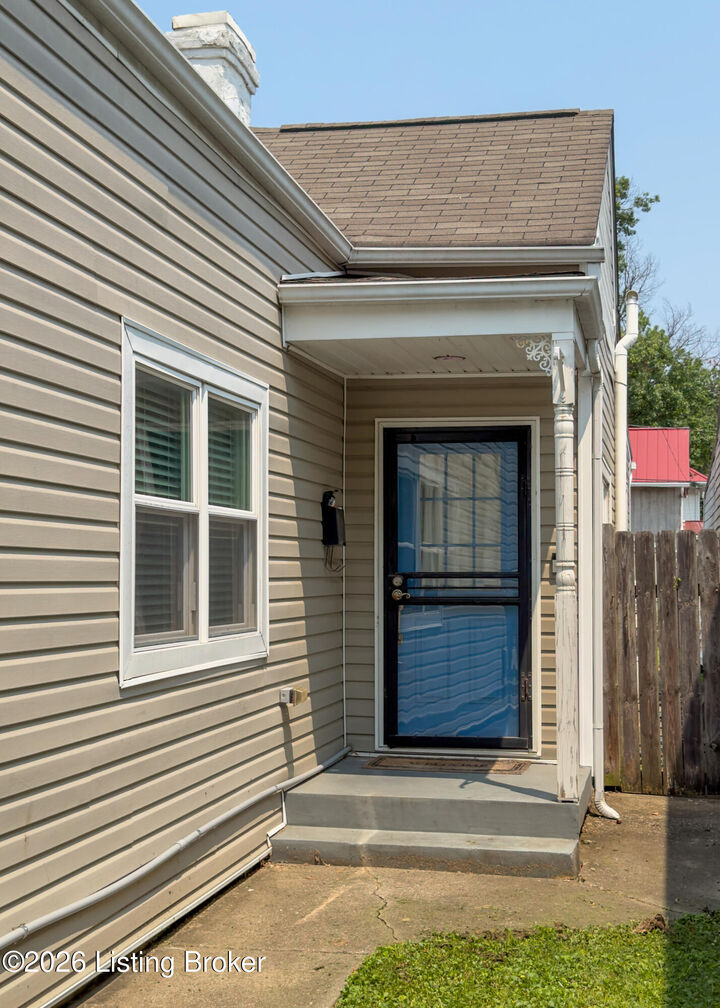 Property Photo: 1035 E Caldwell St KY 40204