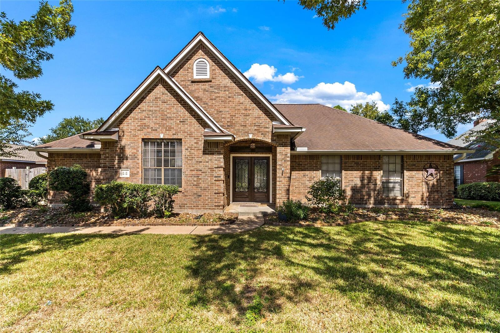 Property Photo: 55 Silver Lace Court TX 77566