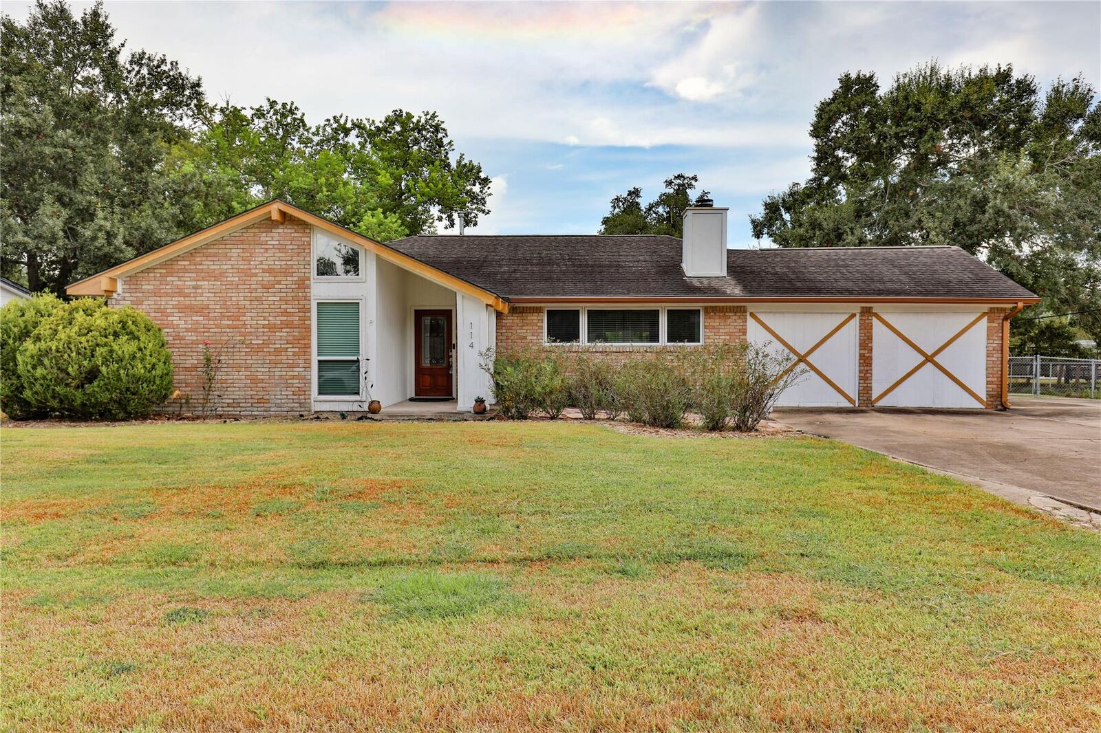 Property Photo:  114 Persimmon Lane  TX 77566 