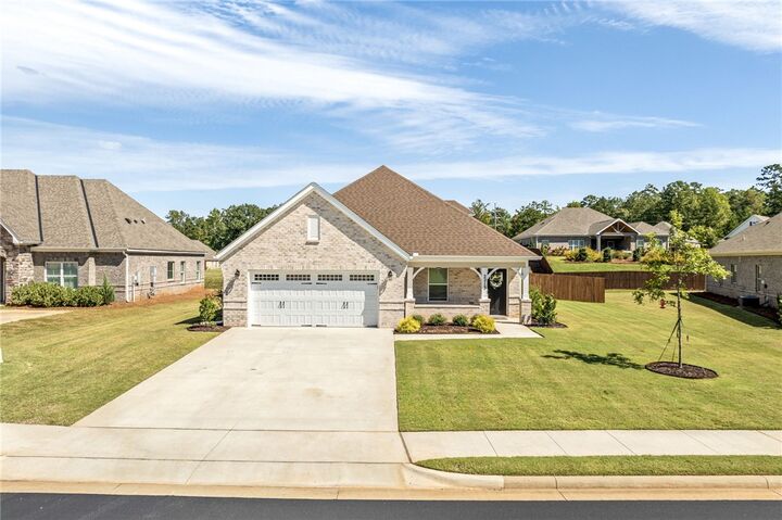 Property Photo:  2213 Beckwith Lane  AL 36801 
