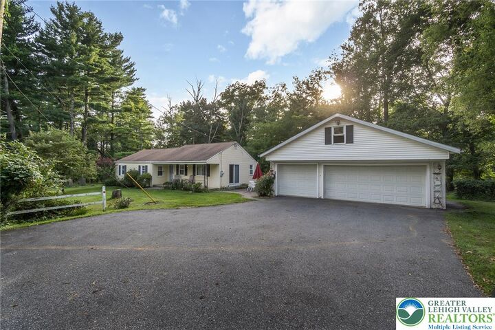 Property Photo:  2043 Arndt Road  PA 18040 