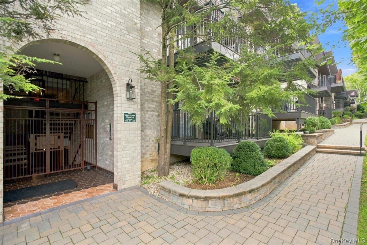 Property Photo:  107 N Broadway 205B  NY 10603 