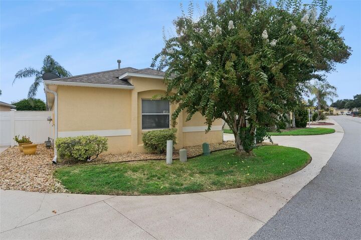 Property Photo: 1492 Alexandria Place FL 32162