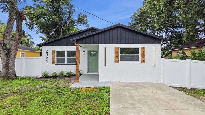 Property Photo: 2921 57 Avenue N FL 33714