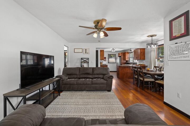 Property Photo:  914 1st Ave SE  ND 58701 