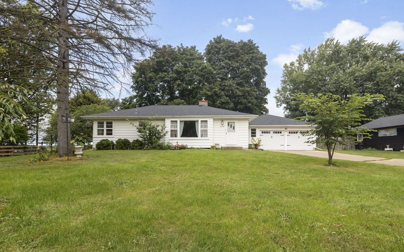 Property Photo: 40W754 Route 64 Highway IL 60183