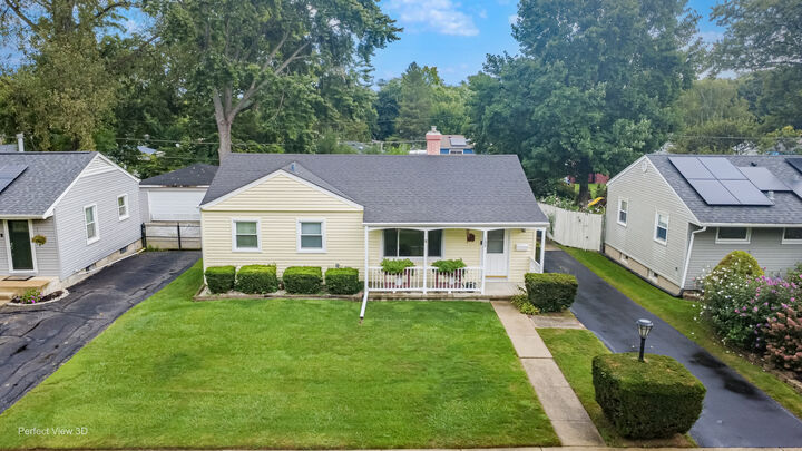 Property Photo:  133 N Ridgemoor Avenue  IL 60060 