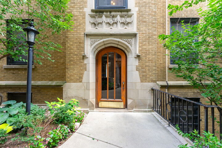 Property Photo:  626 W Waveland Avenue 3B  IL 60613 