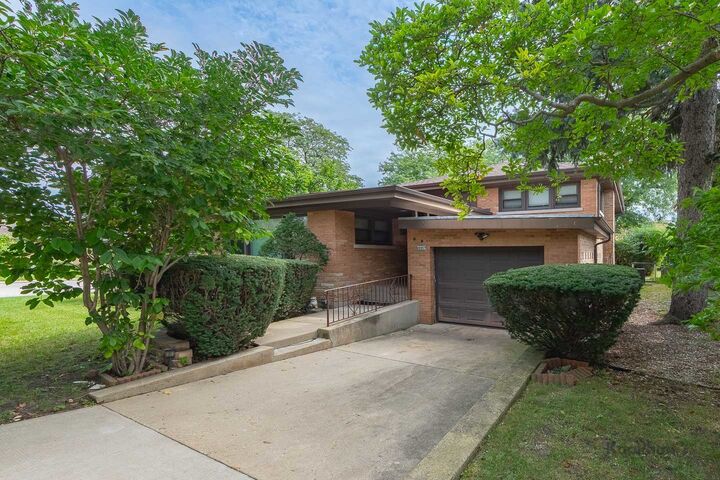 Property Photo: 6557 N Christiana Avenue IL 60712