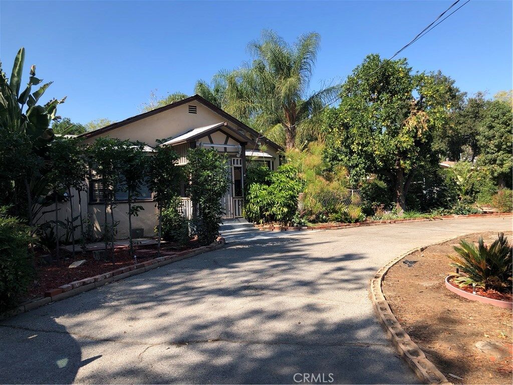 Property Photo:  9019 Noble Avenue  CA 91343 