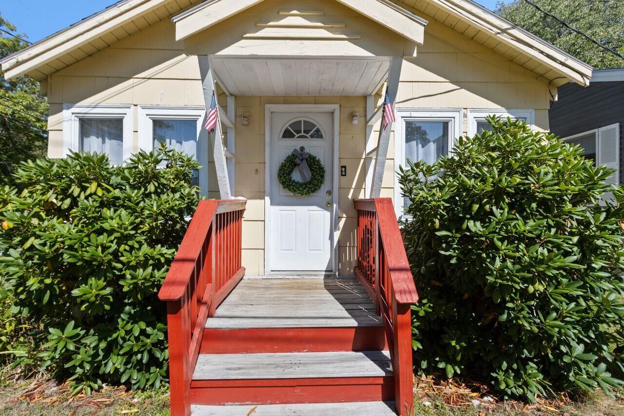Property Photo:  2 Fairhaven Avenue  ME 04072 