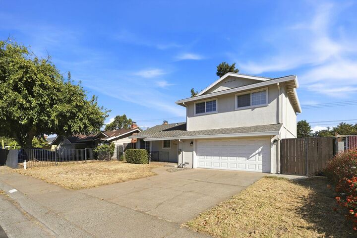 Property Photo: 10259 Croydon Way CA 95670