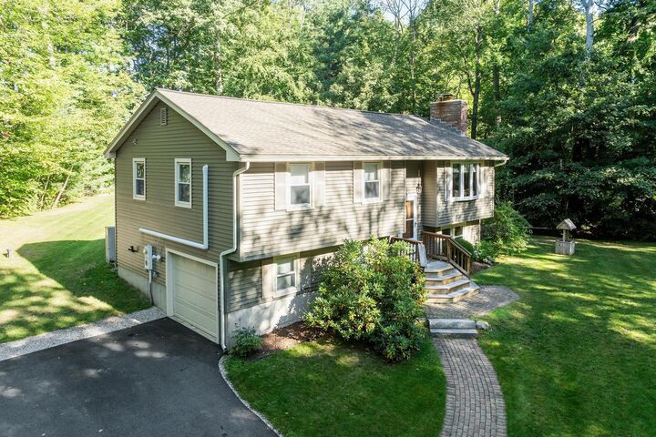 Property Photo:  9 Sherwood Road  NH 03053 