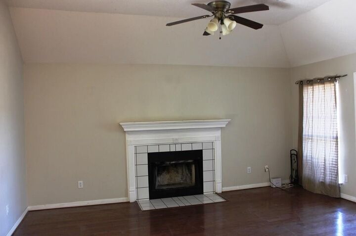 Property Photo: 1303 S 5th Street TX 76065