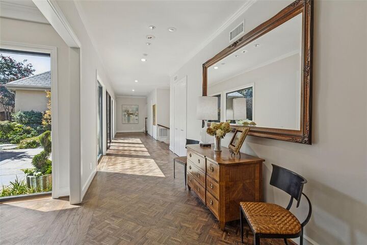 Property Photo: 10 Saint Laurent Place TX 75225