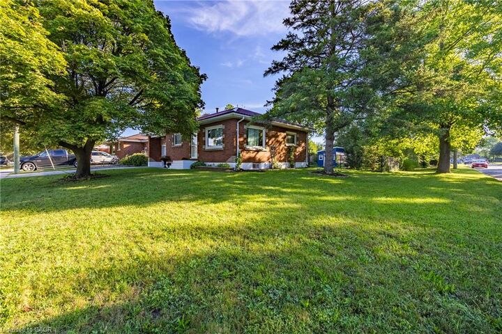 Property Photo:  343 Delcrest Avenue  ON N4B 2S8 