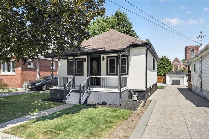 Property Photo:  43 Brucedale Avenue E  ON L9A 1N1 