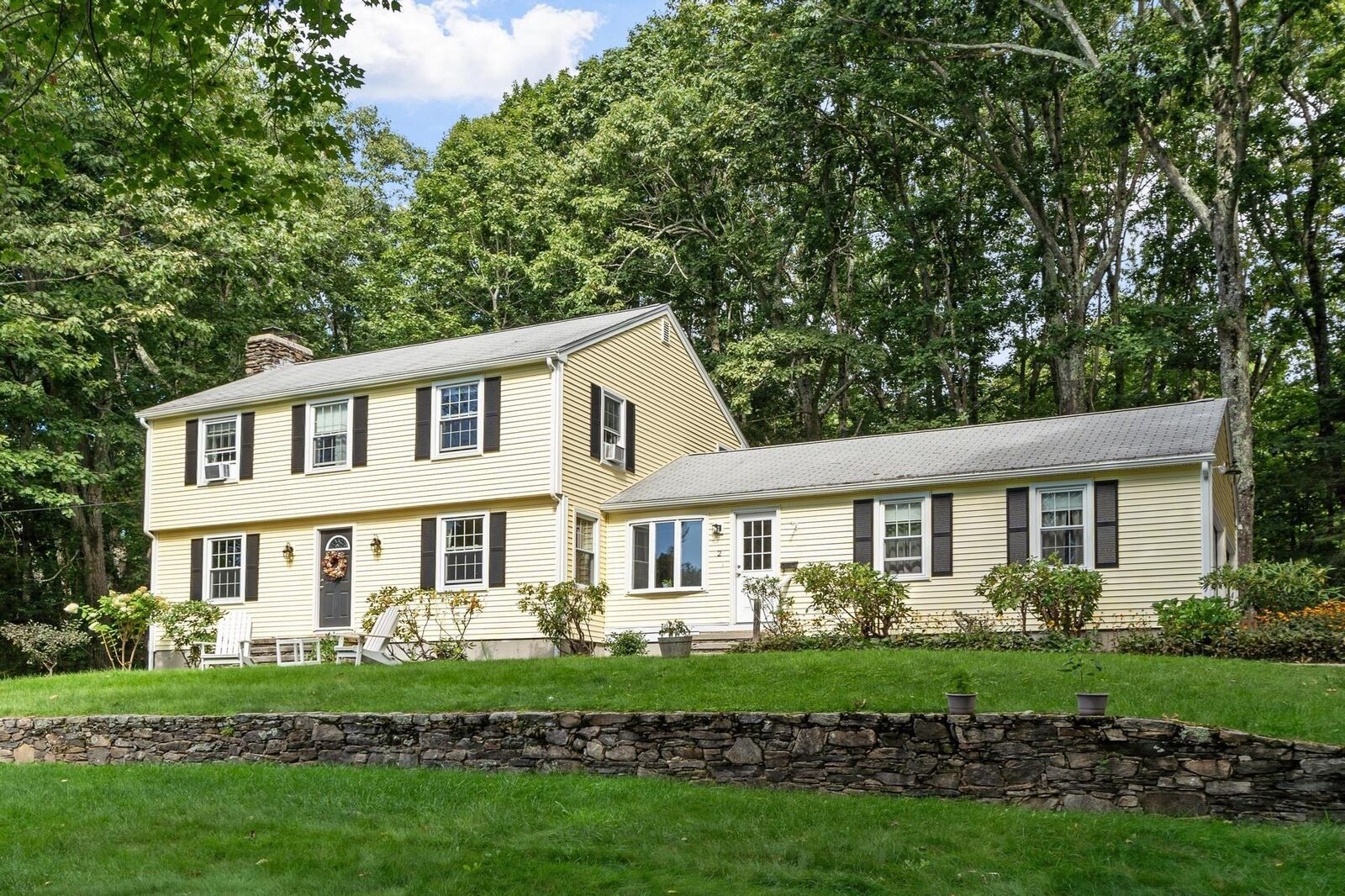 Property Photo:  2 Nipmuc Rd  MA 01612 